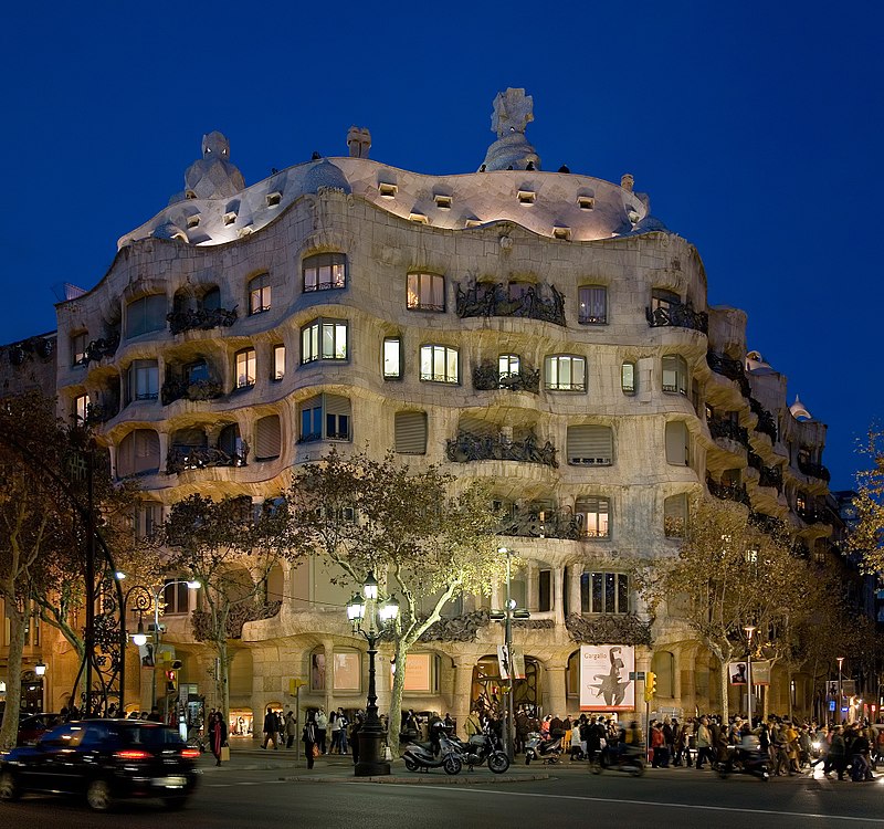 дом Гауди в Барселоне